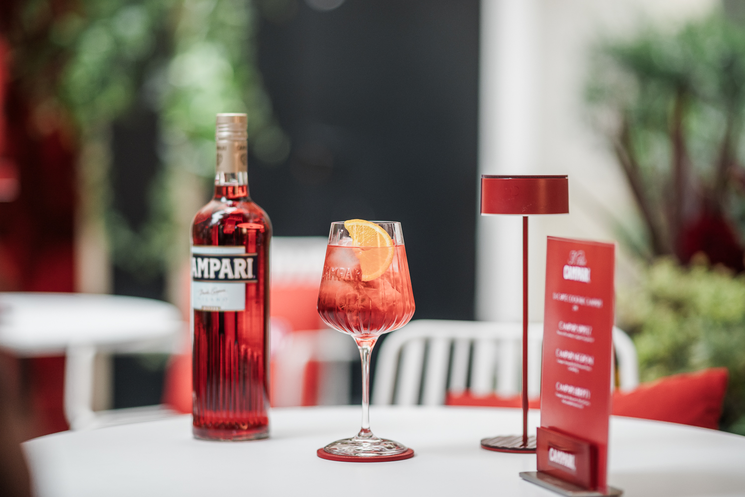 Outdoor bar area, offering an elegant and relaxed atmosphere to enjoy a cocktail under the Parisian sky.