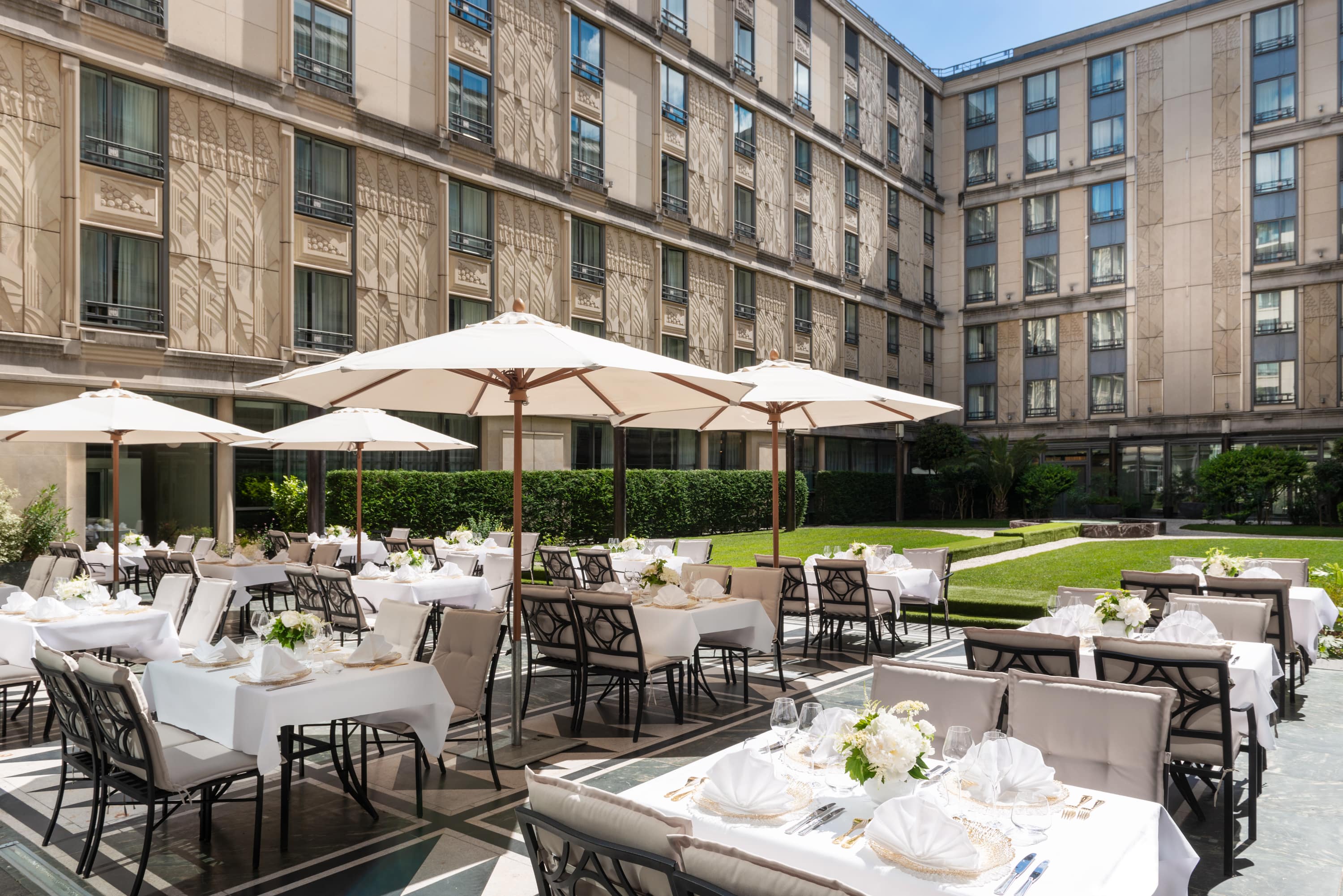 Lush garden offering a haven of peace in the heart of Paris, perfect for a relaxing break.
