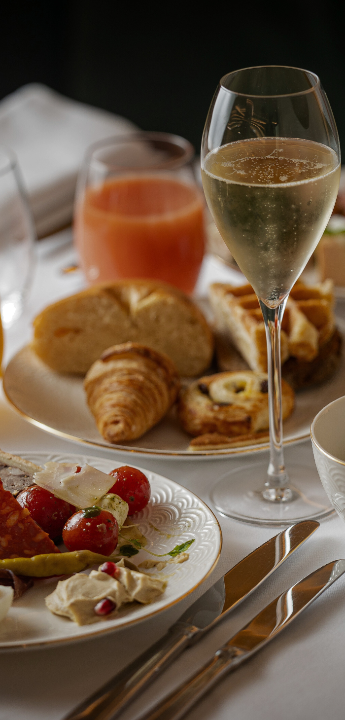 Célébrez les fêtes dans une ambiance art déco magique au cœur de Paris.