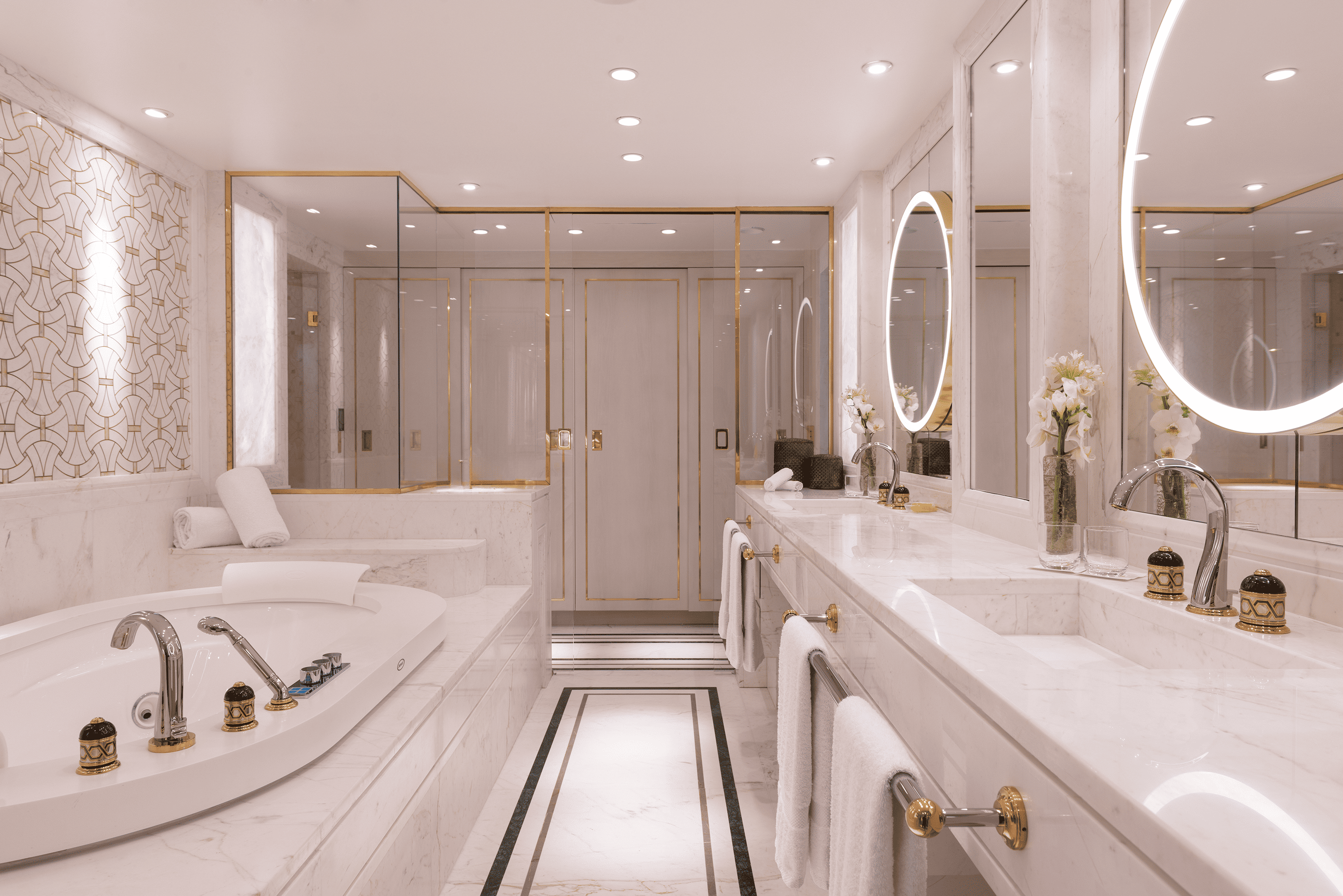 Chic and sophisticated ambiance in a Triomphe Suite, with panoramic views of a historic symbol of Paris.