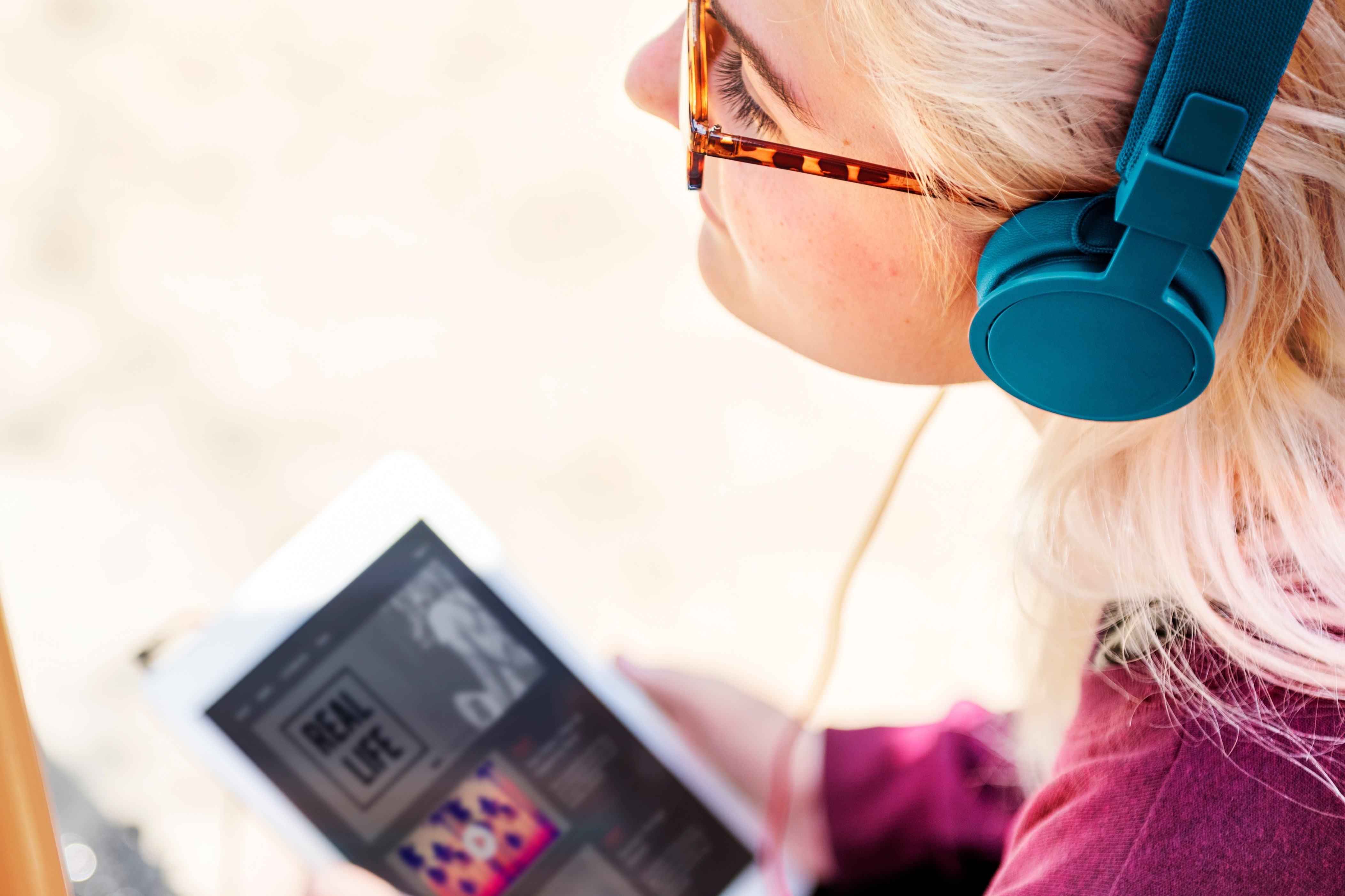 Track real-time impact and attribution of audio ads with advanced reporting and tools.