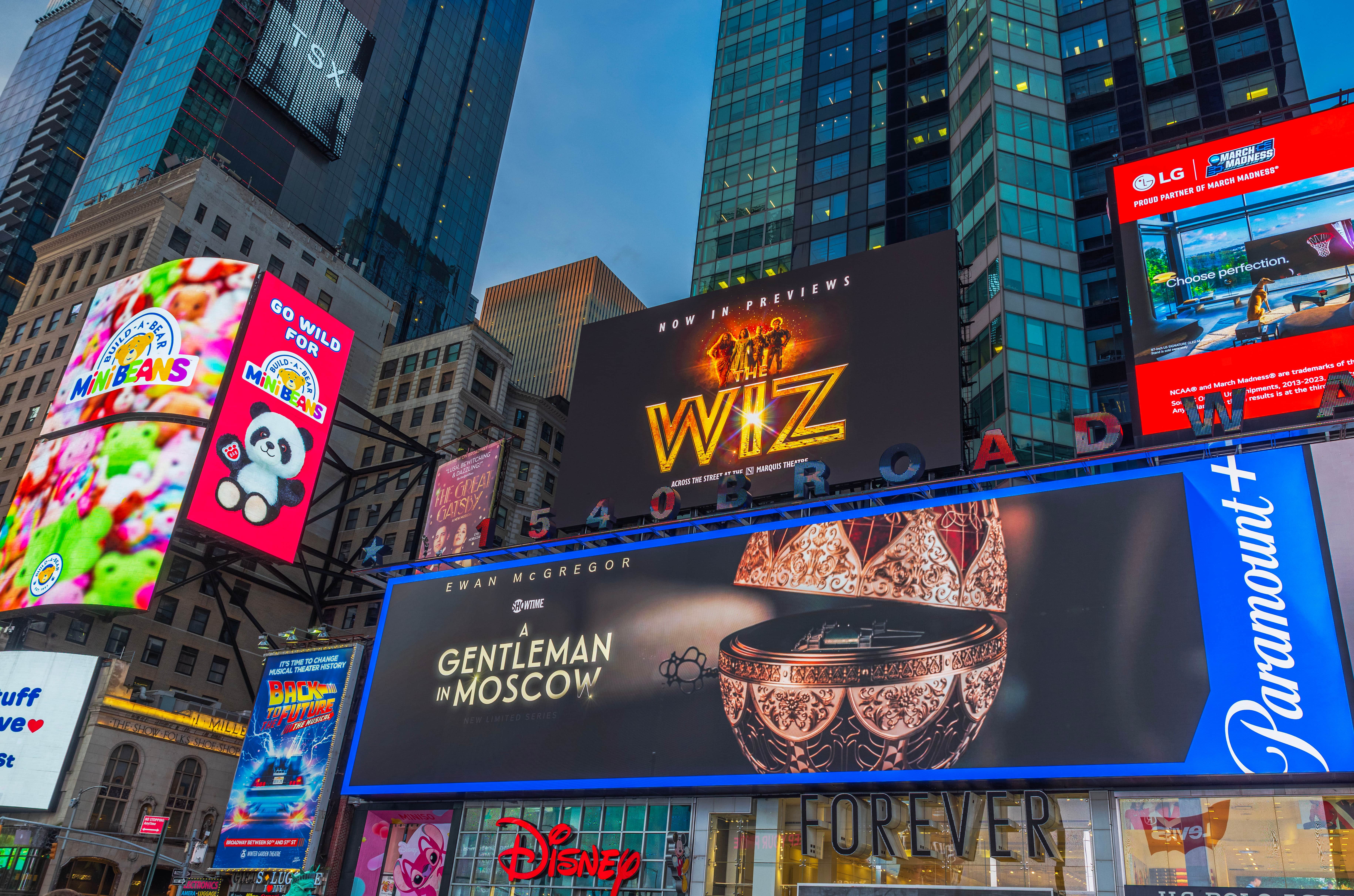 The programmatic advertising agency PrograMetrix provides DOOH advertising services for its clients across digital billboards, digital street signs, transit, rideshare, gas stations, business offices, gyms, convenience stores and more.