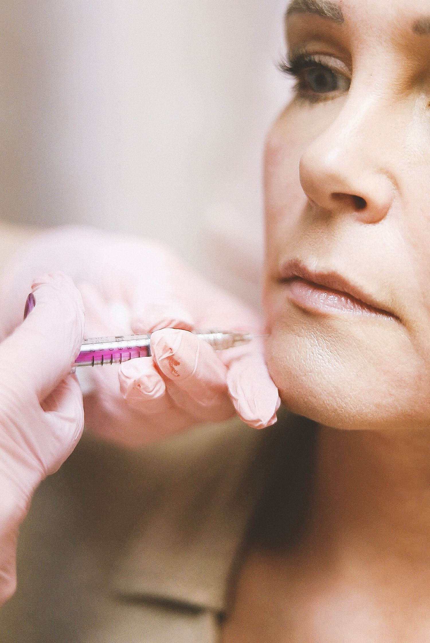 Injection dans le bas du visage, sous le coin de la bouche