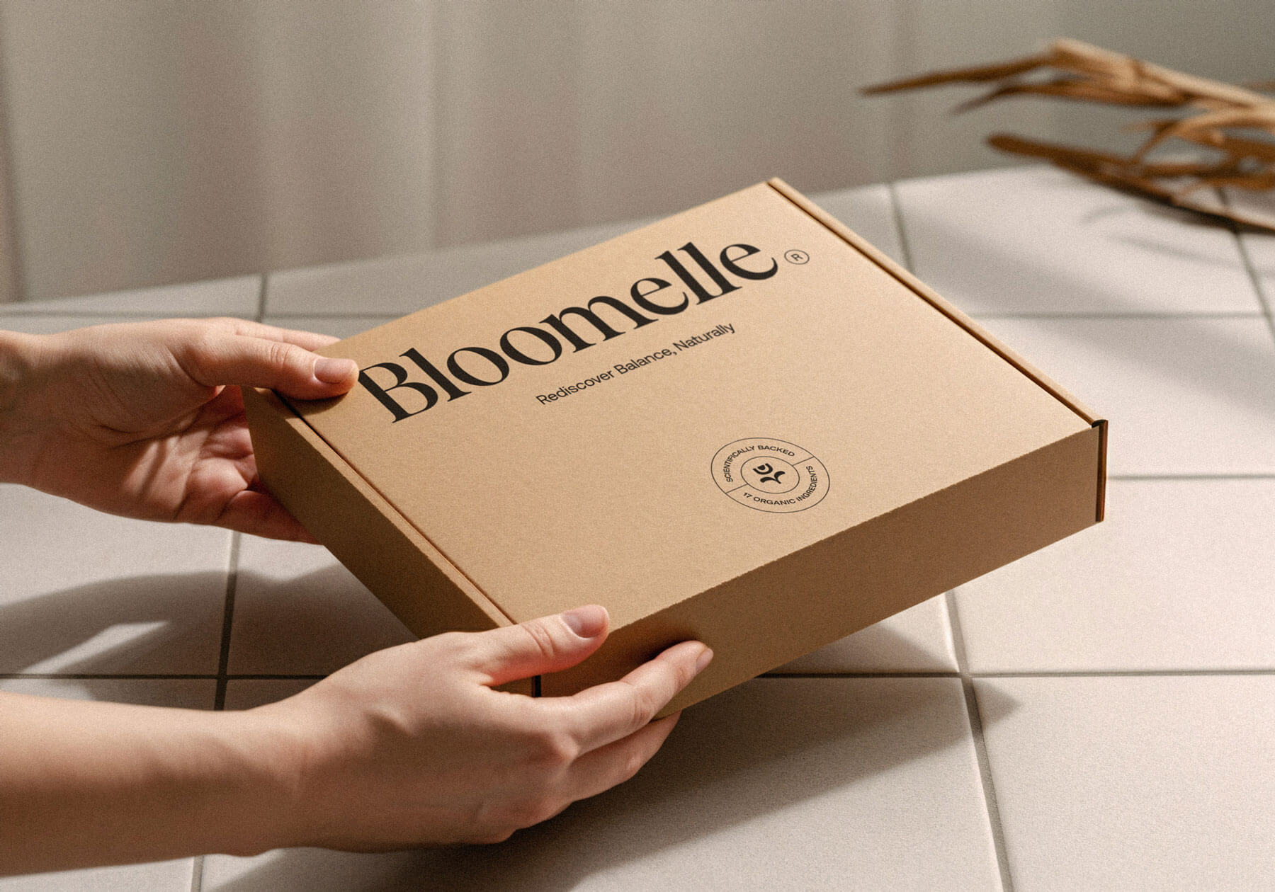 Bloomelle mailer in hands