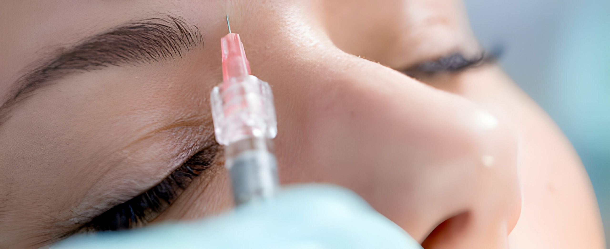 Acide hyaluronique vs Botox traitements anti-âge - Maison Apogée