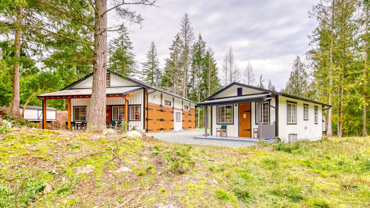 Hike-In, Hike-Out: Explore Whistle Lake Directly from Your Cabin