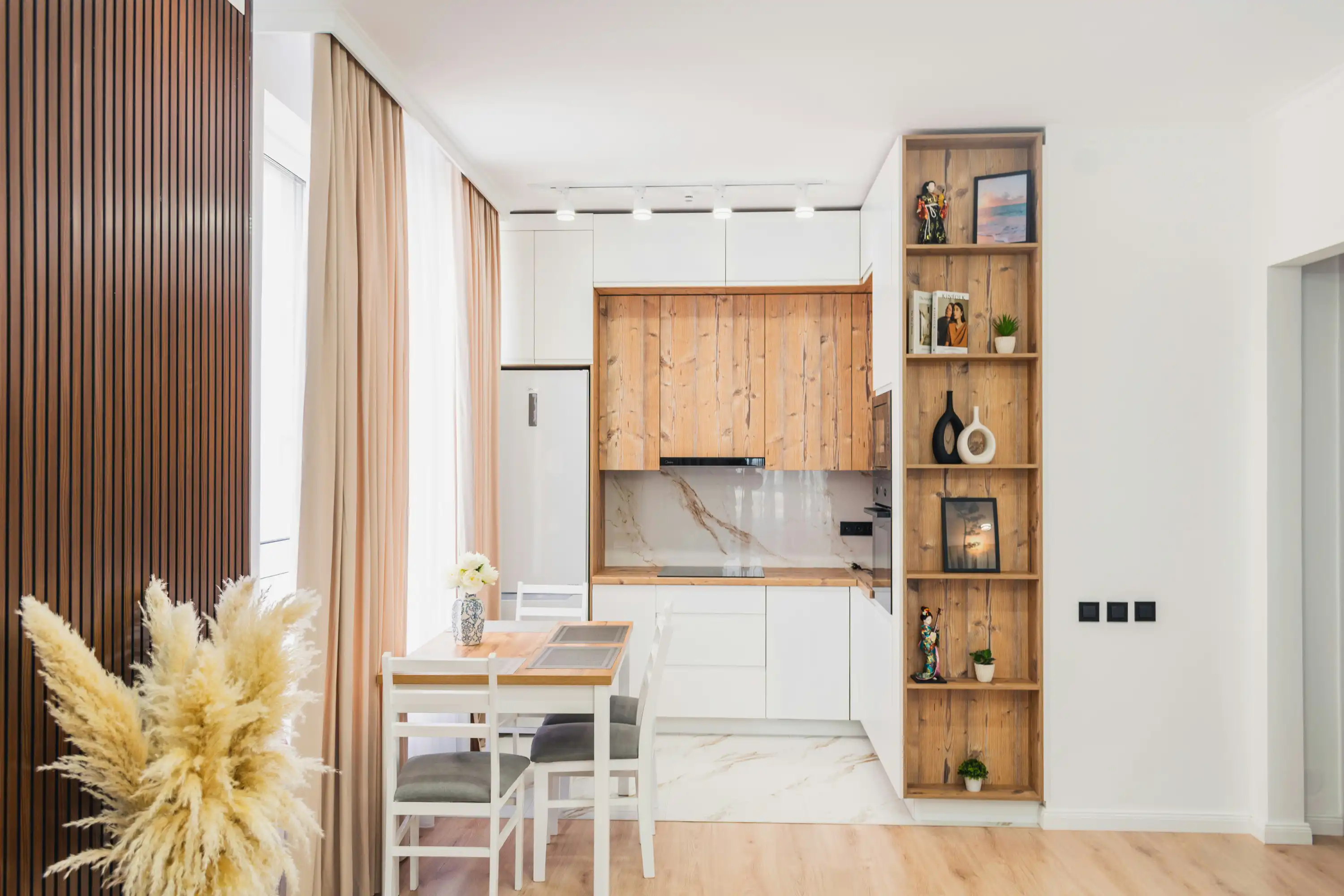 Airbnb Management vs Self-Managing: Which is Right?