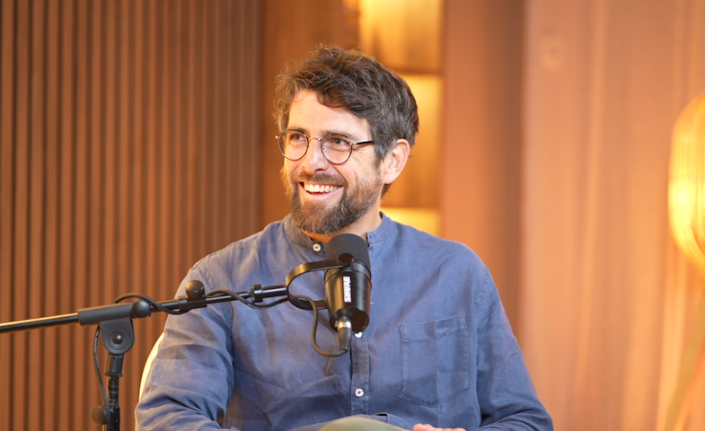 Nicolas Fayon, CEO de Jump, au micro lors de l'enregistrement du podcast Sonnar
