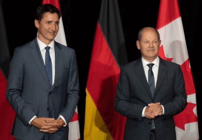 Bild: Der ehemalige kanadische Premierminister Justin Trudeau und der ehemalige deutsche Bundeskanzler Olaf Scholz treffen sich, um ein Abkommen über die Wasserstofflieferkette im Jahr 2022 zu verabschieden