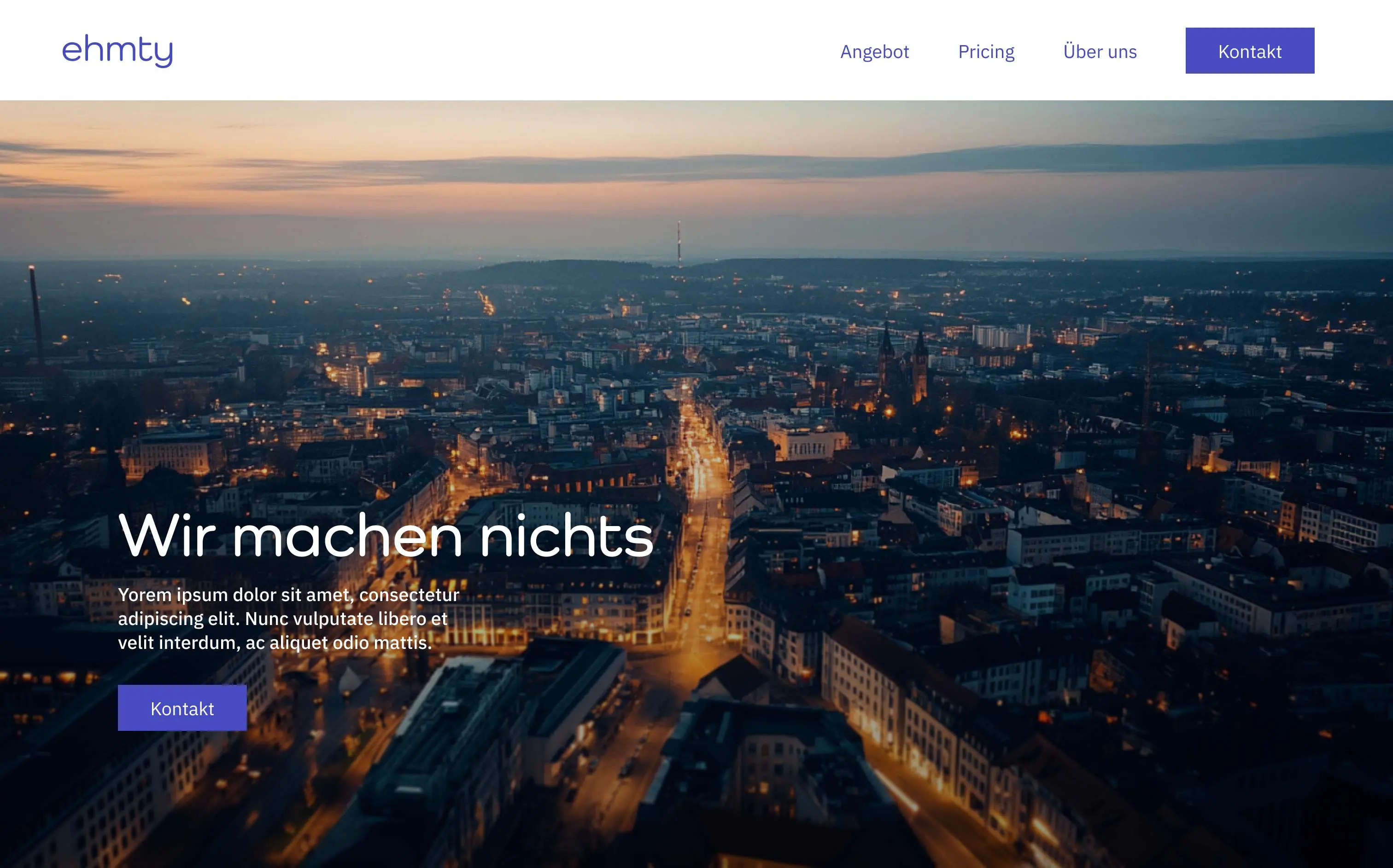 Ein Nachtfoto von einer Stadt aus der Vogelperspektive. Die Lichter von Gebäuden und Strassen leuchten, die Skyline ist am Horizont erkennbar.