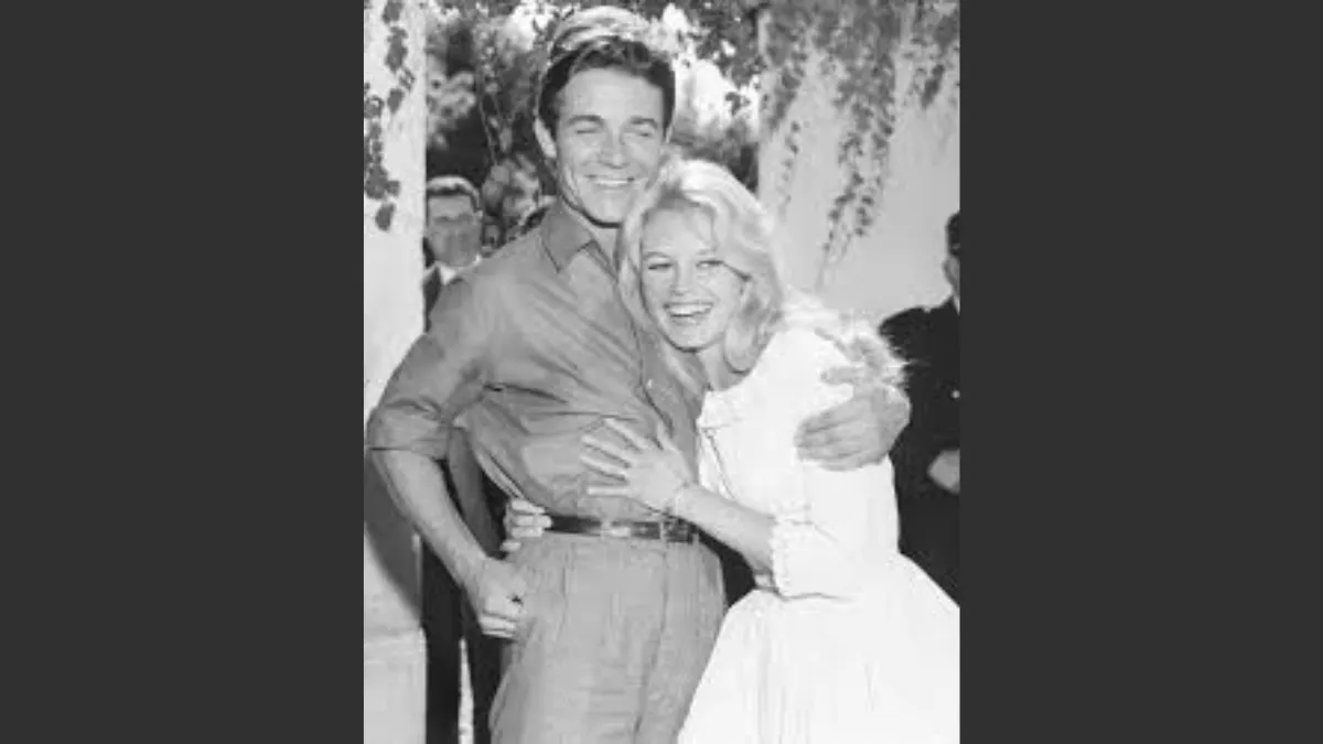 Brigitte Bardot ici en compagnie de Jacques Charrier se sont mariés le 18 juin 1959, lors d'une cérémonie organisée en petit comité, à Louveciennes (Yvelines).