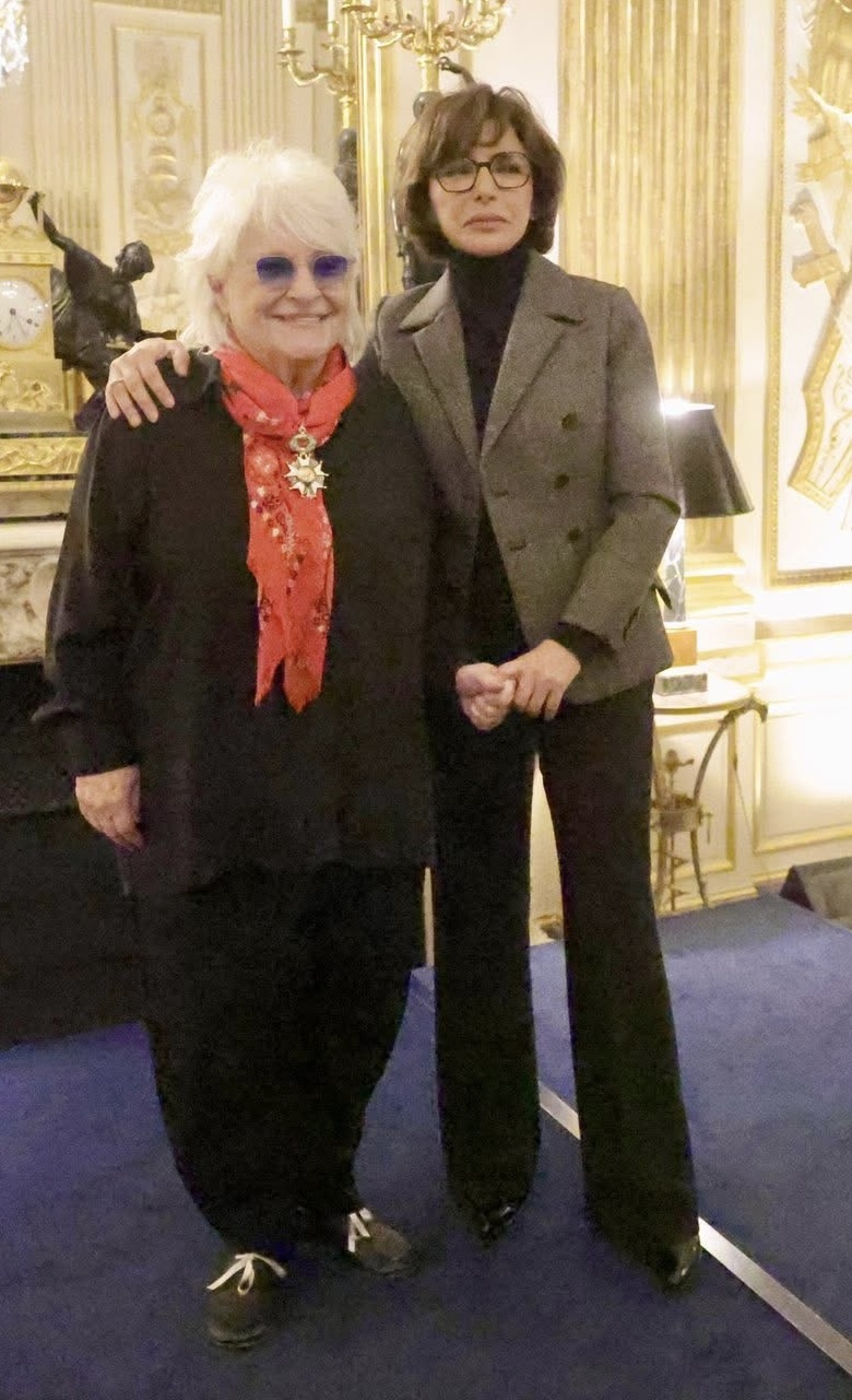 Catherine Lara en compagnie de la ministre de la Culture Rachida Dati
