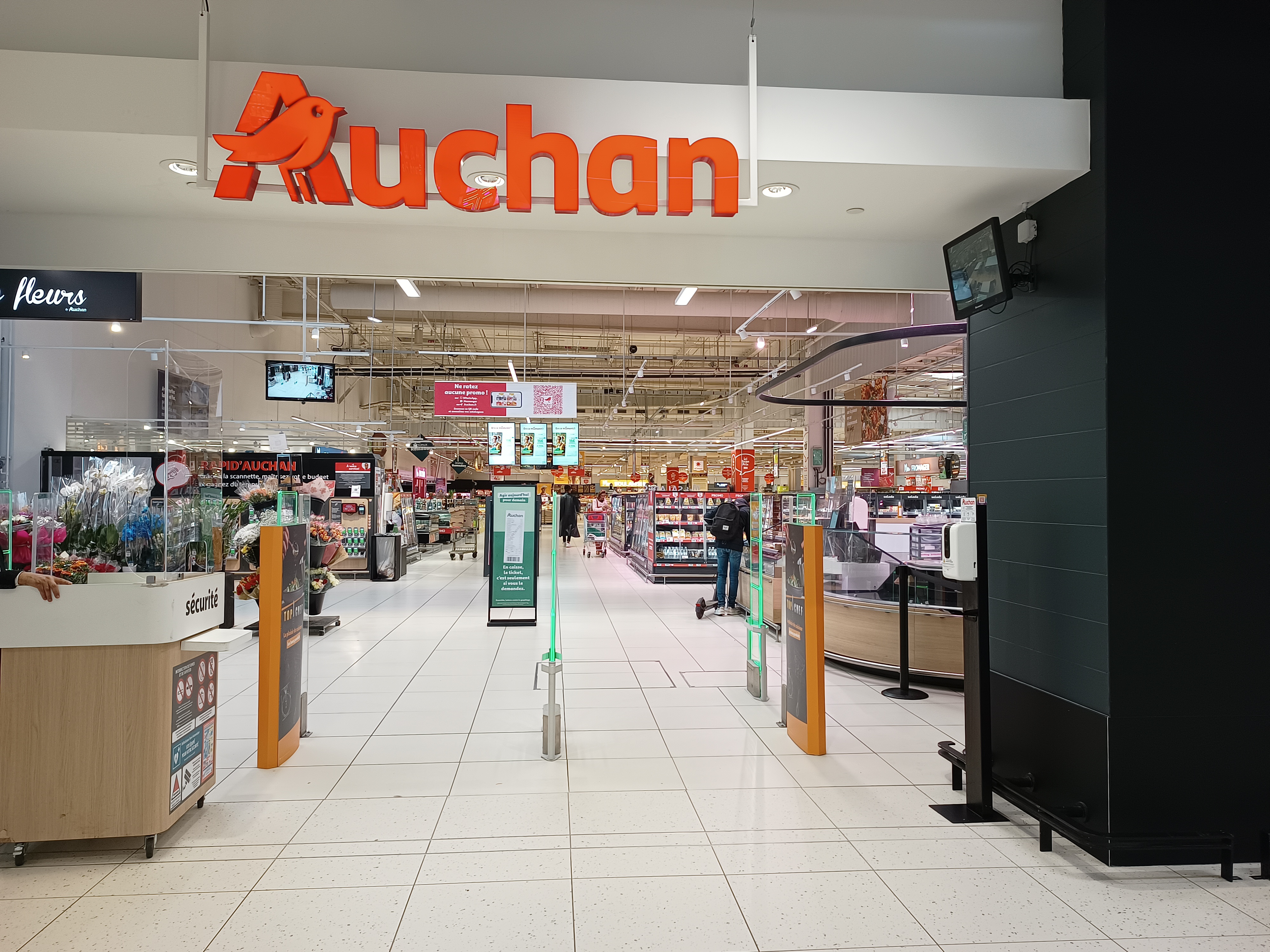 Auchan va vendre ses magasins de Jouy-en-Josas, Coignières, Plaisir, Orgerus et Le Chesnay-Rocquencourt.
