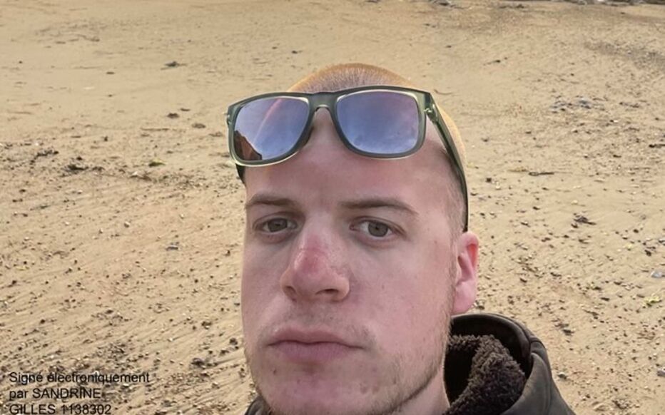 La police cherche activement ce jeune homme de 22 ans qui s'est volatilisé dimanche près de la gare .