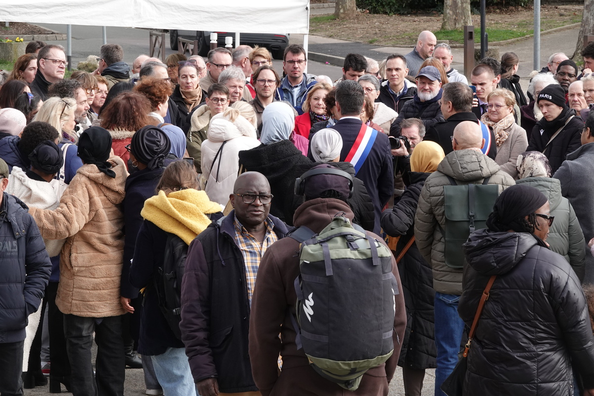 Pas loin de 200 personnes ont assisté cet après-midi au rassemblement place Racine