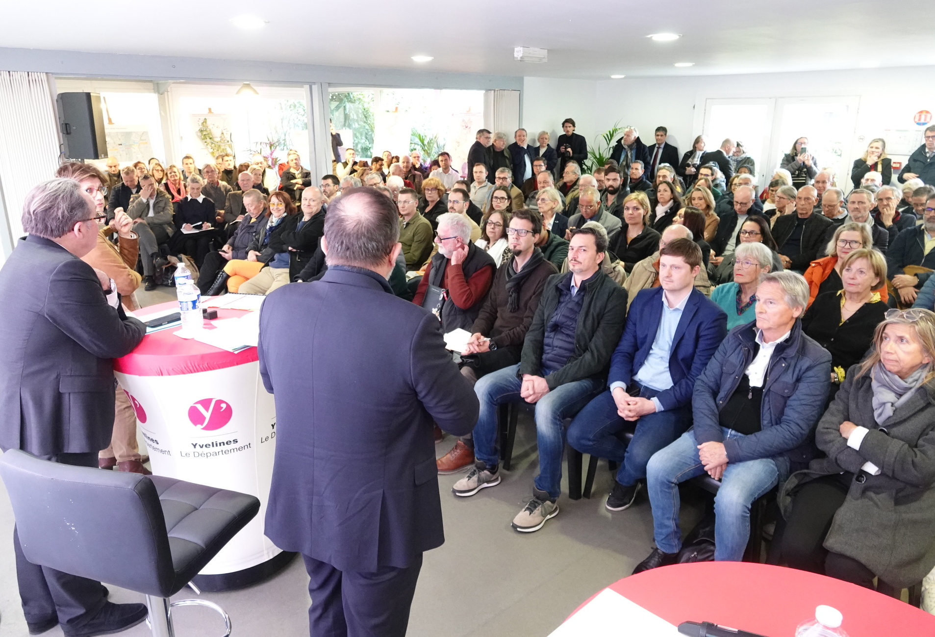 Pierre Bédier a fait salle comble pour ce Dialogue Citoyen, deuxième d'une longue série (photo Infosyvelines)