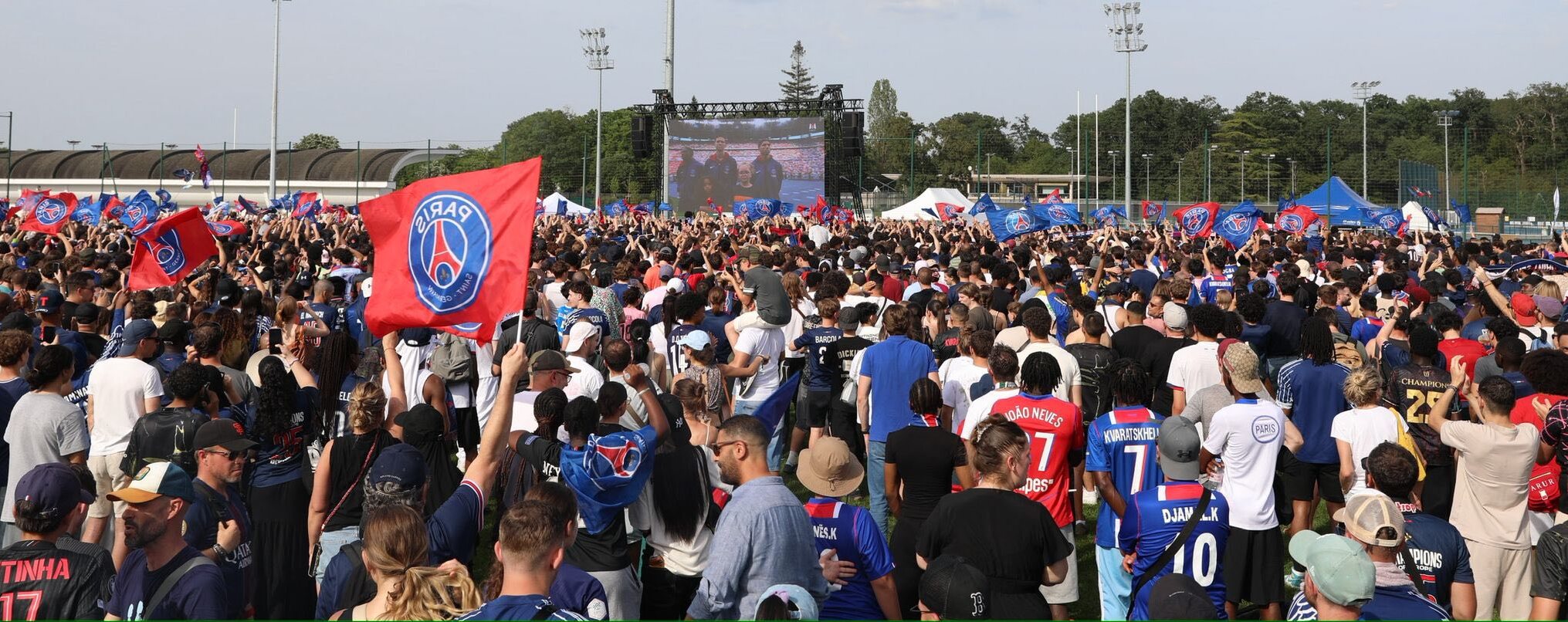 Les ancêtres des Dembélé, Joao Neves et consorts étaient loin d'imaginer que leur stade servirait de lieu d'accueil pour les exploits de leurs successeurs (photo Facebook/Ville de Saint-Germain-en-Laye)