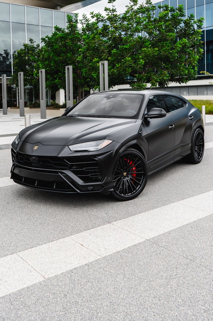 Lamborghini Urus (Satin Black)