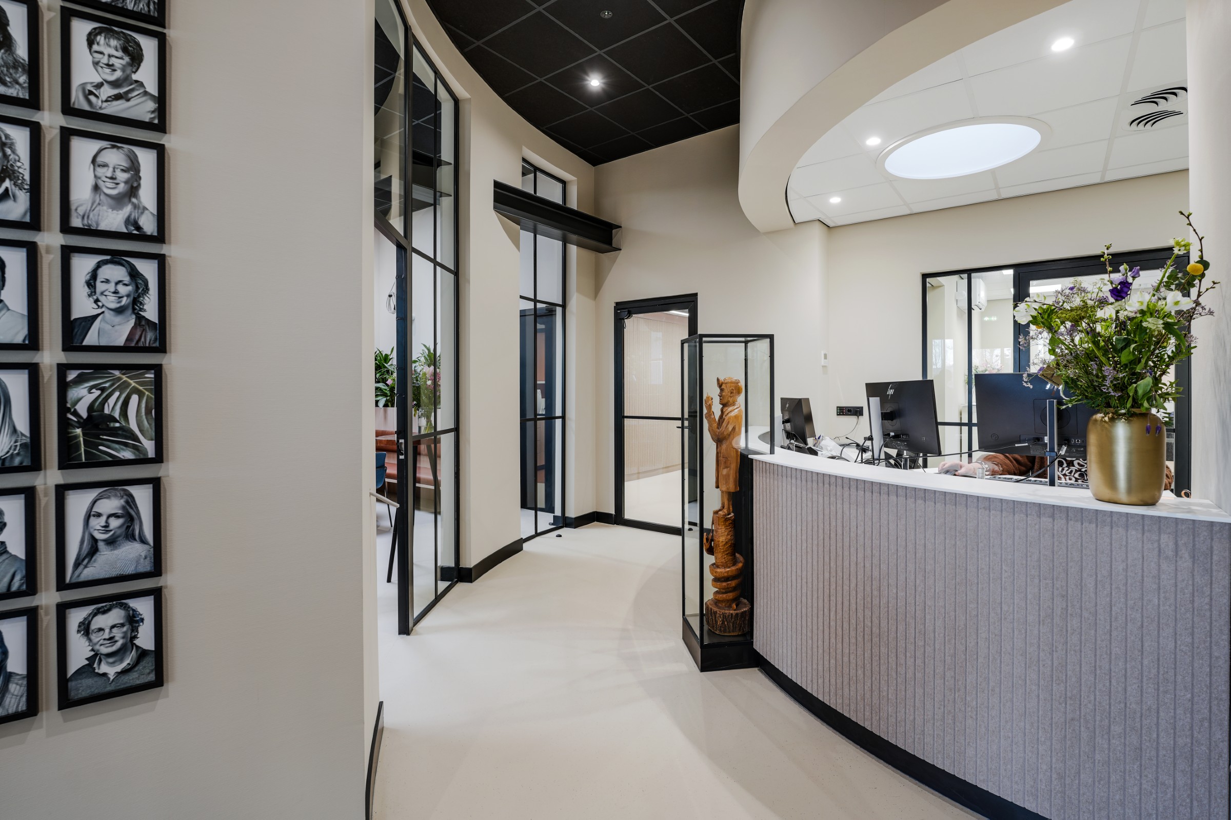 Een foto van de entree en de balie in Wapenveld