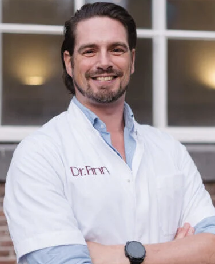 Drs. Maarten van der Broek