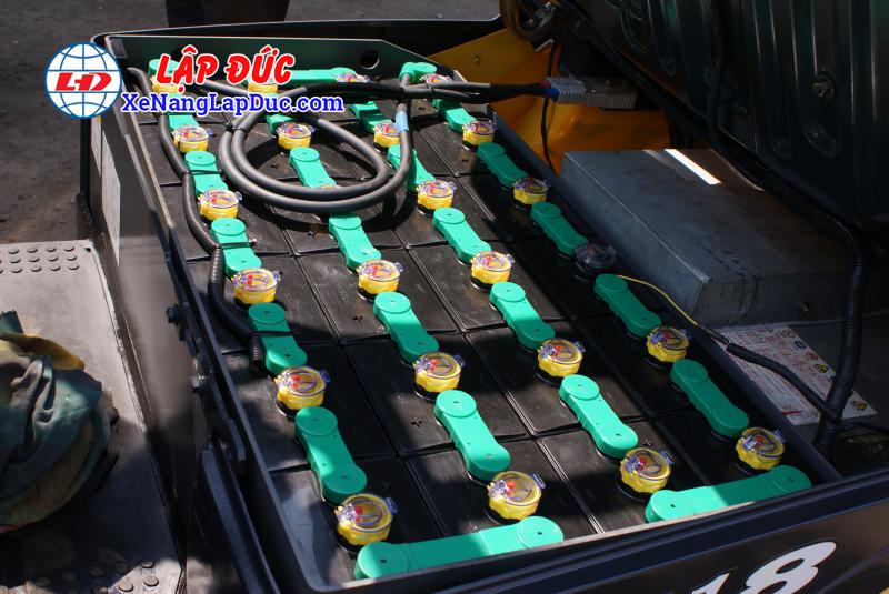 Bình ắc quy trên Xe nâng điện 1.8 Tấn Komatsu Nhật Bản