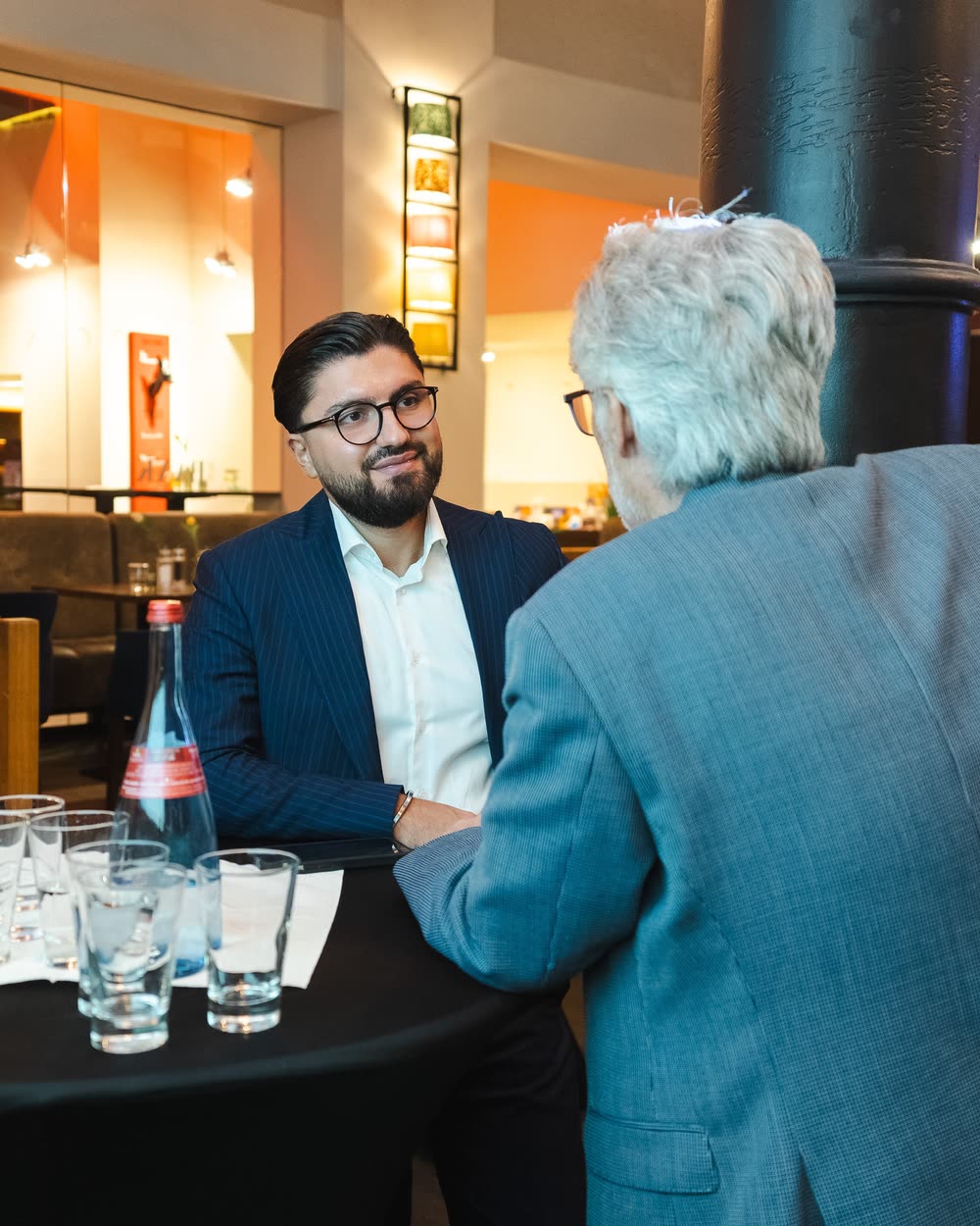 Murat Ercan im Gespräch mit einem Unternehmer