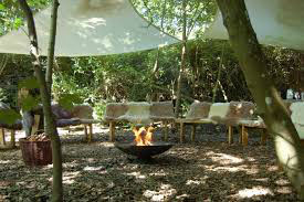 Covered fire pit for immersion