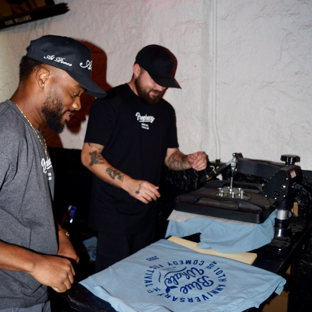 2 guys live screen printing 