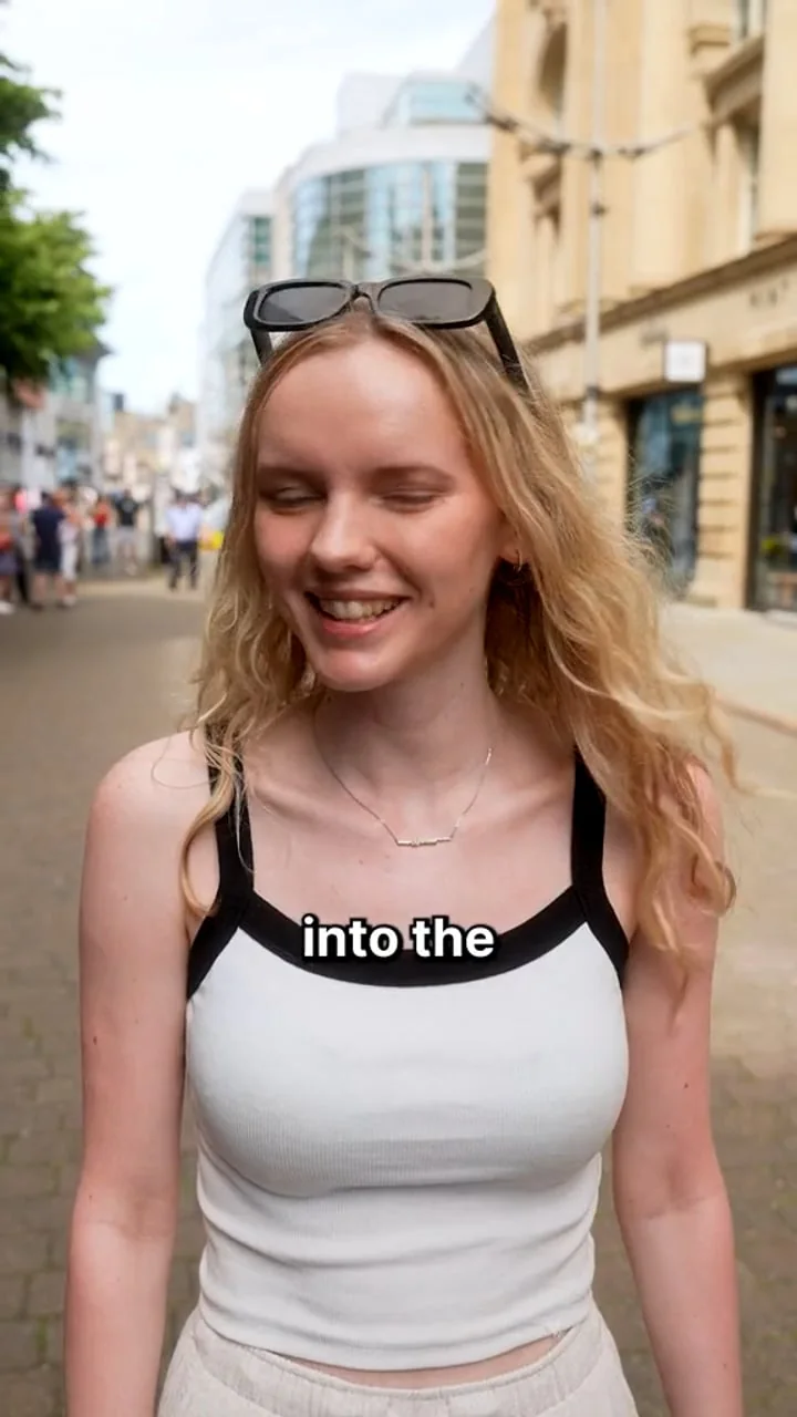 A participant answering a Deel street interview question