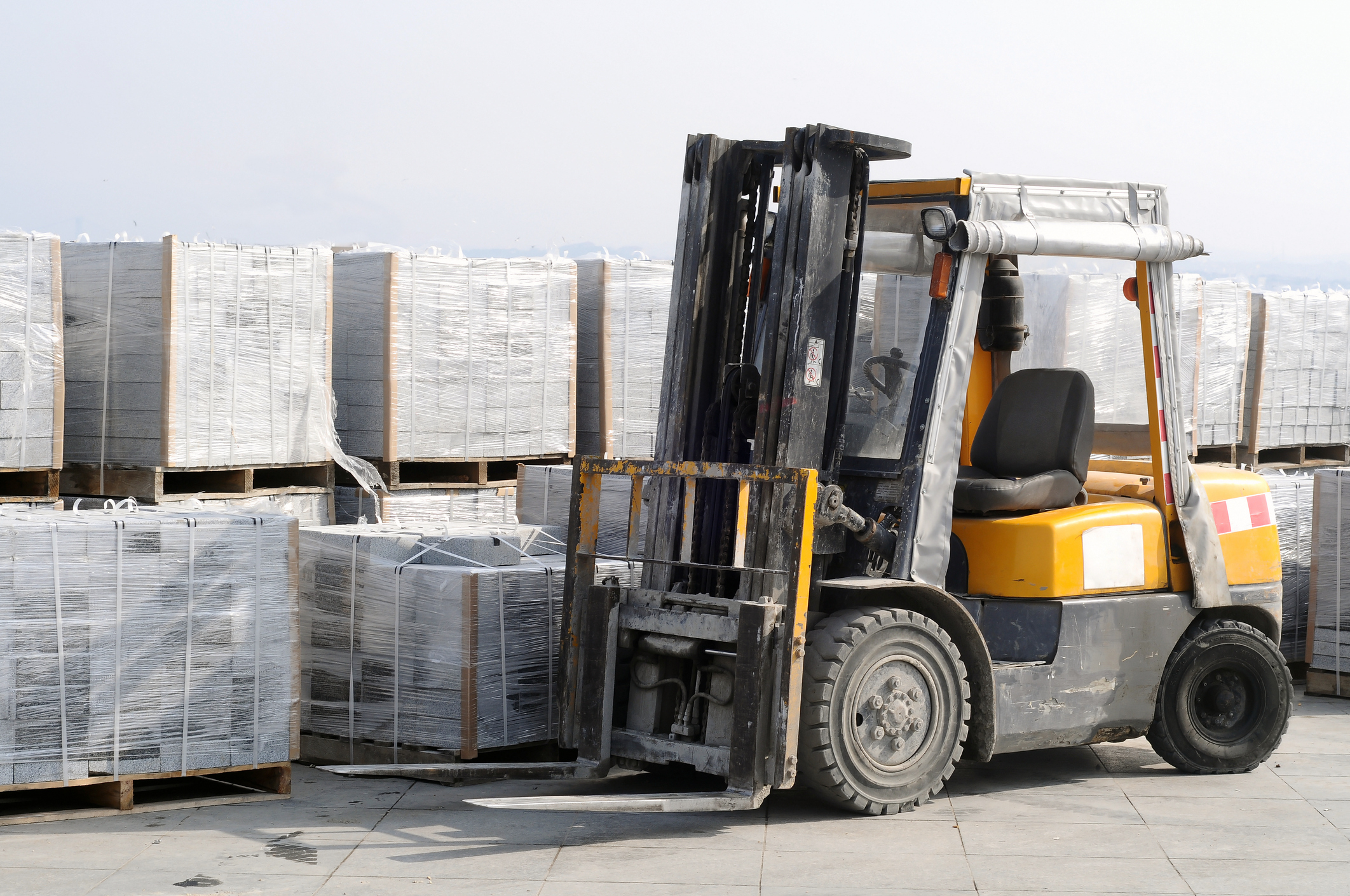 Stone pallets and fokrlift