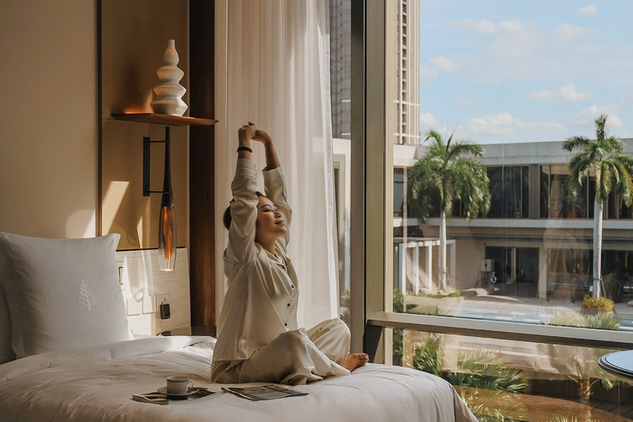Интерьер номера Four Seasons Bangkok с выходом на террасу