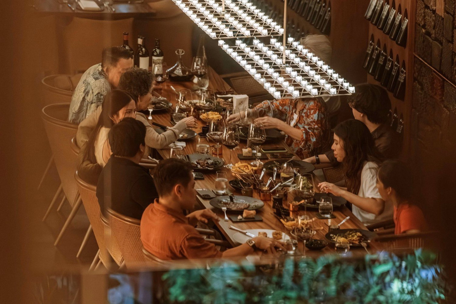 Зал с гостями в ресторане Wagyu Steakhouse на Пхукете