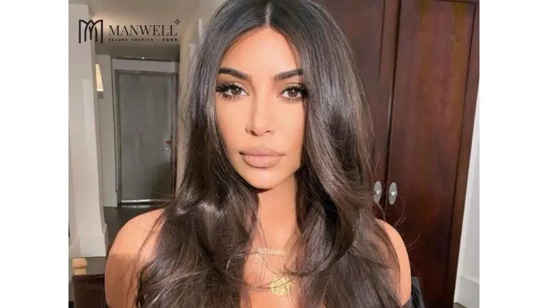 Kiểu tóc dài để thẳng