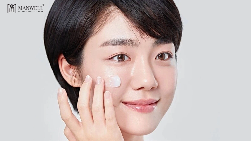 Kem dưỡng ẩm giúp cấp ẩm chuyên sâu và tăng độ đàn hồi cho da