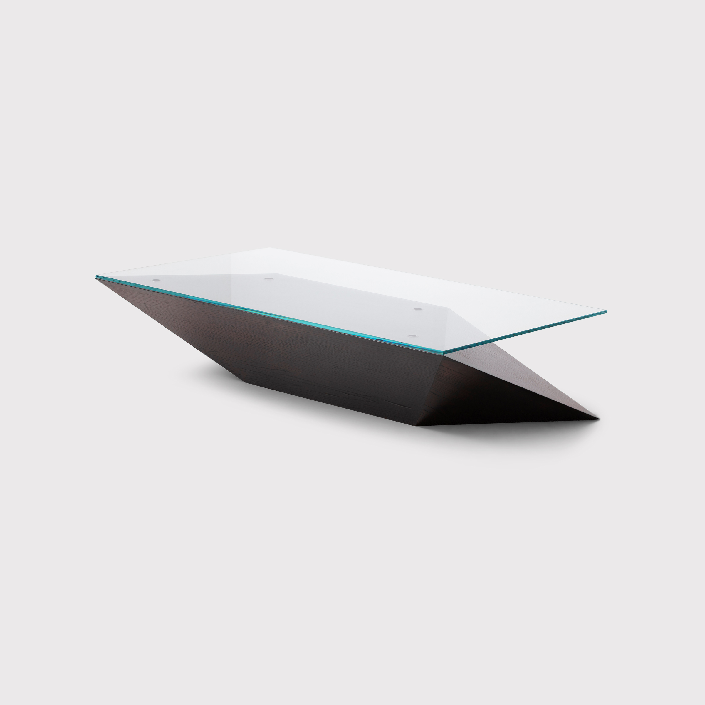 Stemming from the Italian word ‘Angolo’, meaning angles, this creation is aptly named to highlight an intricate and angular aesthetic. Its various angled faces and asymmetrical body provide a sense of
movement and definition.
