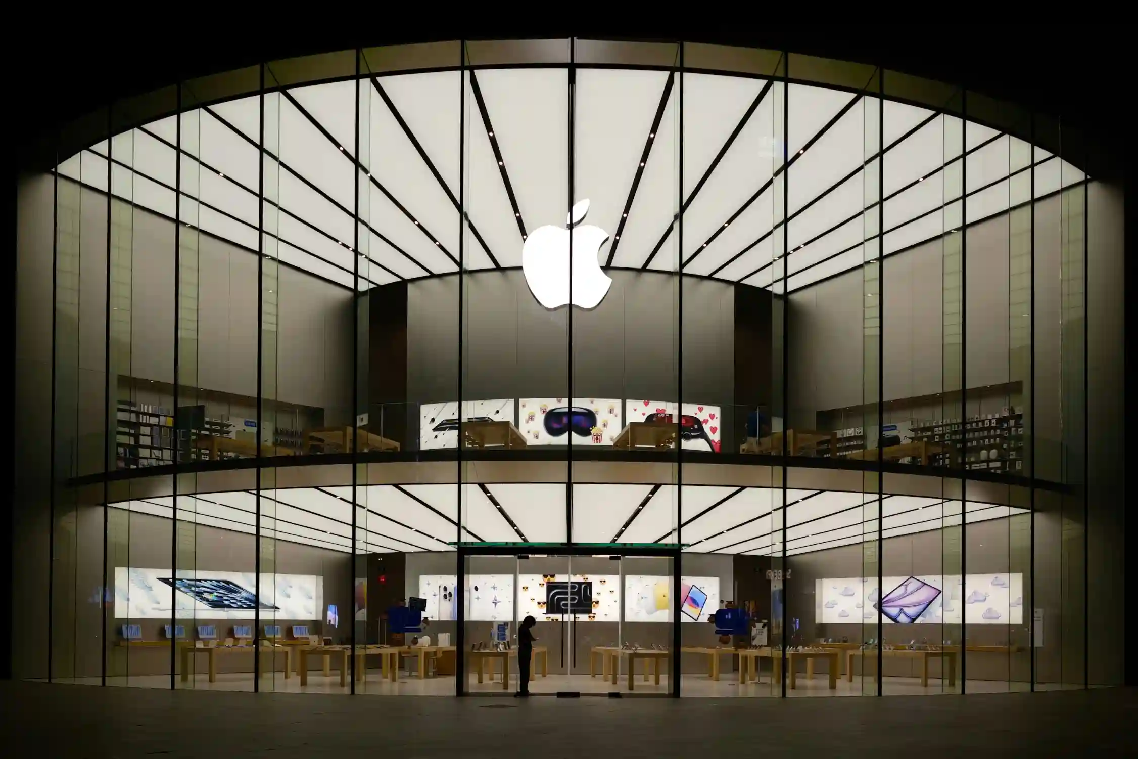 The Power of Customer Loyalty: Unveiling Apple's Strategies and Statistics for 2024
