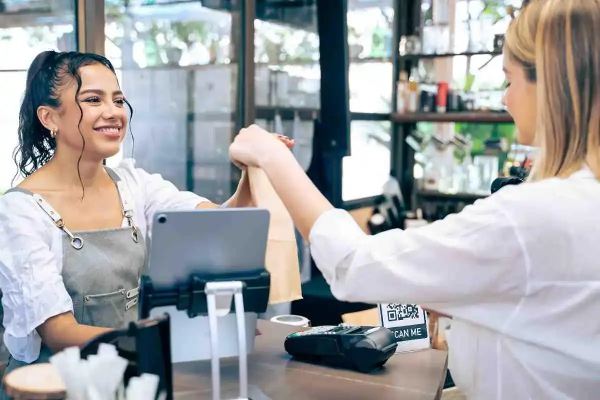 How to Maintain Customer Loyalty: 8 Strategies That Work