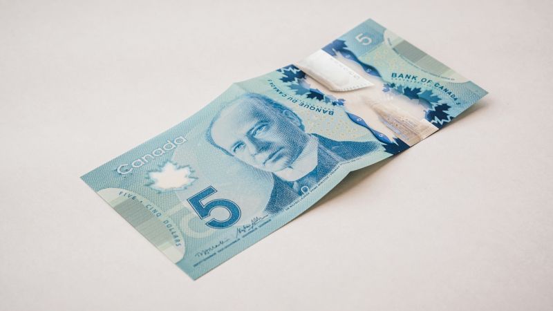 a canadian five dollar bill
