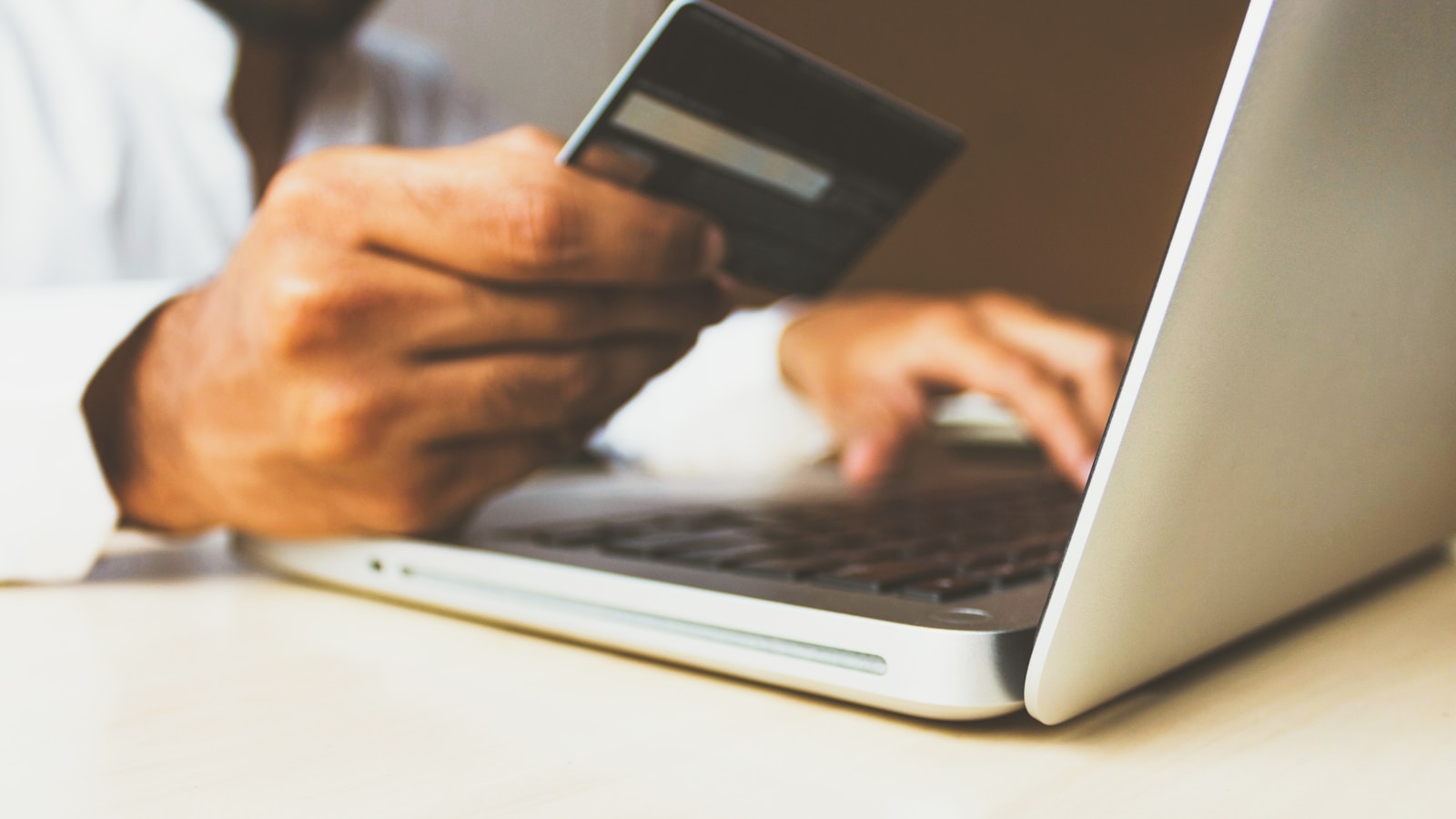 The Pricing Page Playbook: How No-Code Builders Convert Browsers into Buyers