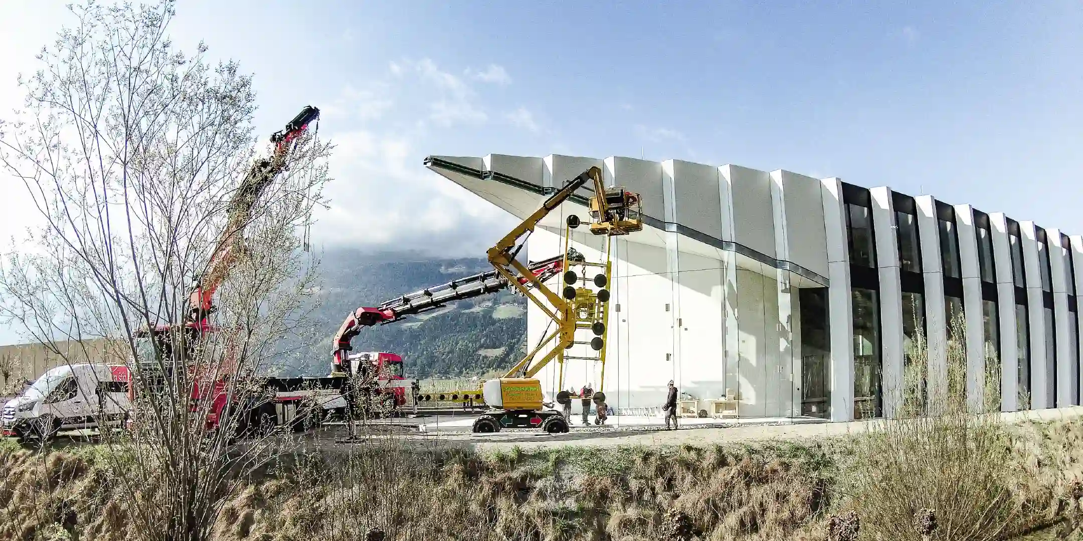 Übersicht der Referenzen von Nextlevel Handwerk, der Werbeagentur aus Schlanders, Meran, Südtirol. Die Seite präsentiert erfolgreich umgesetzte Projekte aus verschiedenen Bereichen wie Branding, Design und Marketing, die Kreativität, Professionalität und handwerkliche Präzision widerspiegeln.  