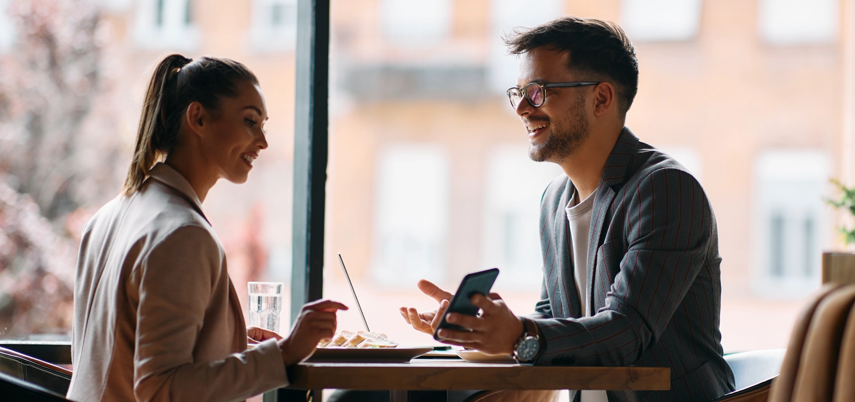Two people conversing in a cafe
