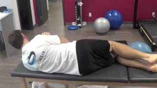 Physio démontrant réflexe spinal galant - 1