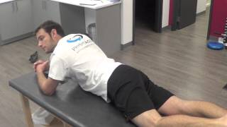 Physio démontrant réflexe spinal perez