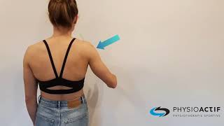 Physio démontrant trapèze supérieur