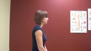 Physio démontrant contrôle du neutre cervical