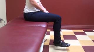 Physio démontrant flexion de la hanche assis