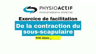 Physio démontrant facilitation du sous-scapulaire debout