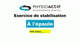 Physio démontrant stabilisation de l'épaule debout