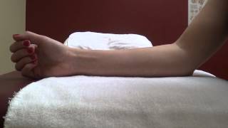 Physio démontrant supinateur