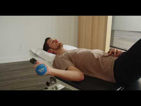 Exercice Mobilité de l'épaule en rotation externe avec poids - démonstration physiothérapie